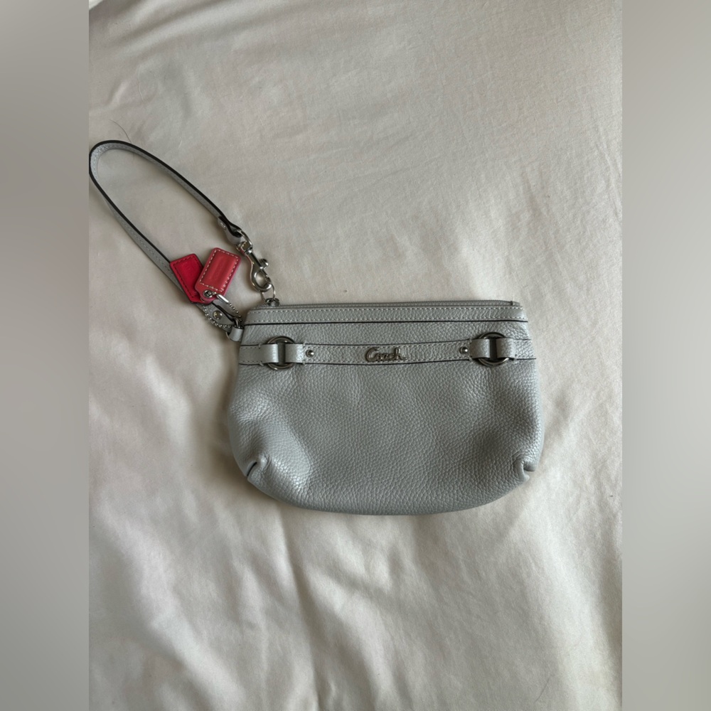 NWOT Coach Pebbled Leather Wristlet in Gray with Red Hang Tags
